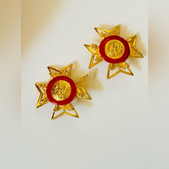 VTG Regal Cross Earrings Gold Statement Clip rare Chunky Red Enamel Code Of Arms - Picture 1 of 6